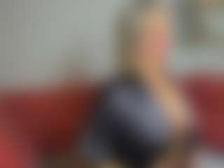 Live cam show with Betty-Brock - Athletic MILF on Camsoda