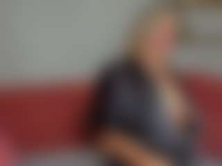 Live cam show with Betty-Brock - Middle Aged on Camsoda