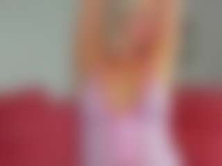 Live cam show with Betty-Brock - Athletic Middle Aged on liverealitysex.com