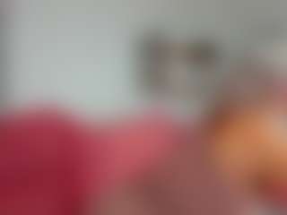 Live cam show with Betty-Brock - Skinny MILF on 1on1-livenow