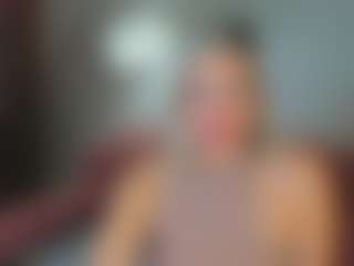 Live cam show with Betty-Brock - Lean on crypto-cams