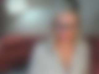 Live cam show with Betty-Brock - Mature on Camsoda