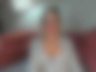 Live cam show with Betty-Brock - Mature on Camsoda