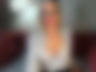 Live cam show with Betty-Brock - Shaved on Camsoda