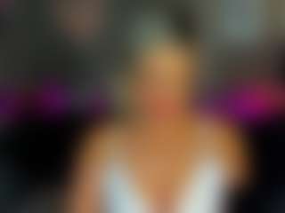 Live cam show with Betty-Brock - Athletic Middle Aged on nudelive.tv