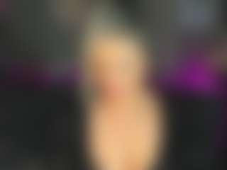 Live cam show with Betty-Brock - Athletic Middle Aged on Cam Slut