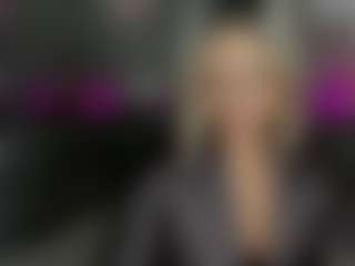 Live cam show with Betty-Brock - Camel Toe on Dolls Live