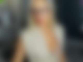 Live cam show with Betty-Brock - Mature on CamwithHer