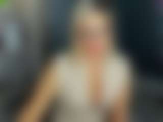 Live cam show with Betty-Brock - Lean on StripNow