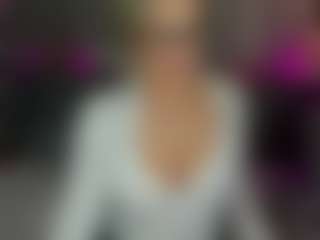 Live cam show with Betty-Brock - Upskirt on Camming Site