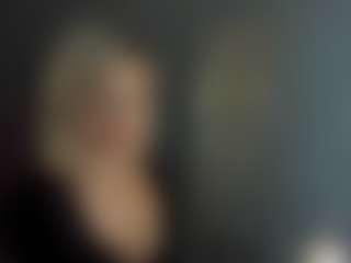 Show en direct avec Betty-Brock - Skinny MILF sur Camsoda