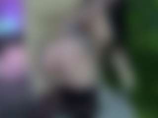 EmilyyMoon's Live Sex Cam Show