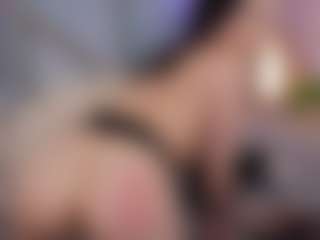 EmilyyMoon's Live Sex Cam Show