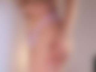 Live cam show with JaynaLedec - Average on Camsoda