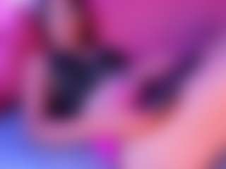Live cam show with Luna - Tease on xDating