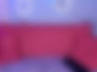 Live cam show with Luna - Skinny on studioflirtlive.com