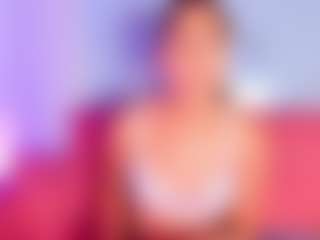 Live cam show with Luna - Blowjob on livesuperchat.net