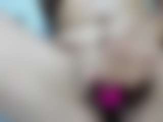 Live cam show with Luna - Lush Mature on Camsoda