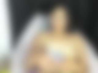 Live cam show with Luna - Ass Bouncing on Camsoda