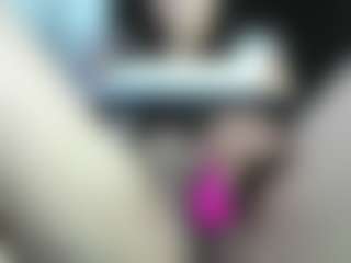 Live cam show with Luna - Skinny on Camsoda