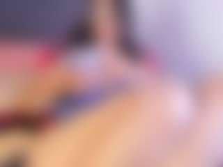 Live cam show with Luna - Brown Hair Petite on StripNow