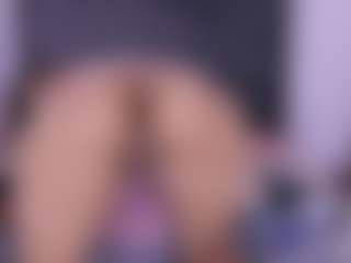 Live cam show with Luna - Bikini on Camsoda