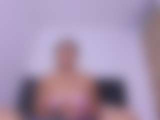 Live cam show with Luna - Bikini on Camsoda