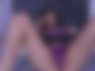 Live cam show with Luna - Squirt on Latina Girls