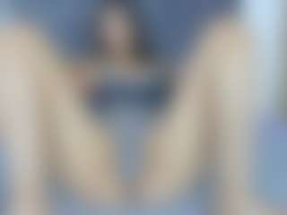 Live cam show with Luna - Control on SpunkLive
