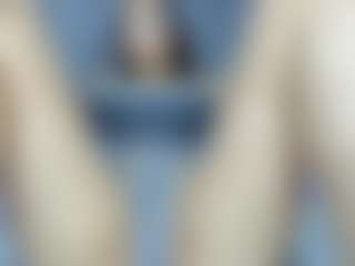 Live cam show with Luna - Oil on Fling VIP Chat