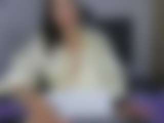 Live cam show with Luna - Cute on friskycurves.com