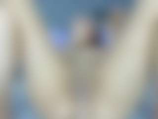 Live cam show with Luna - Flashing on Big Tits