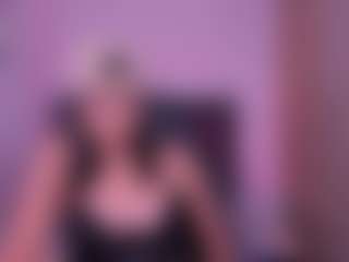 Live cam show with Luna - Cowgirl on CamClone