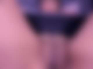 Live cam show with Luna - Fingers on madthumbs