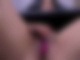 Live cam show with Luna - Striptease on live.xheat.ai