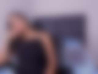 Live cam show with Luna - Ass Bouncing on Camsoda