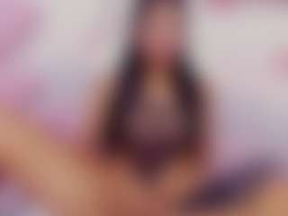 Live cam show with Mariana-spicy - Camel Toe on livesuperchat.net