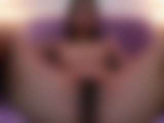 Live cam show with Laura - Handjob on camwithhim.com