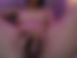 Live cam show with Laura - Facial on Camsoda