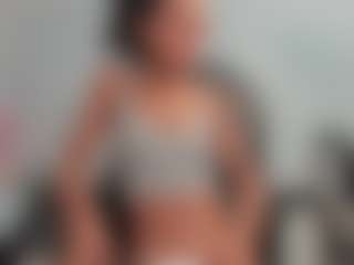 Live cam show with vickycastillo - Lovense on friskycurves.com