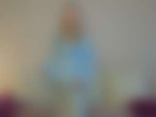 Live cam show with VitaKotterna - Upskirt on CamClone