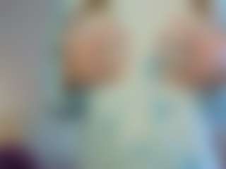 Live cam show with VitaKotterna - Oil on friskycurves.com