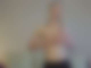 Live cam show with VitaKotterna - Upskirt on Camsoda