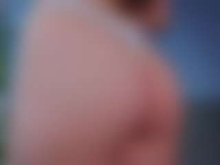 Live cam show with Eva - Blue Eyes on madthumbs