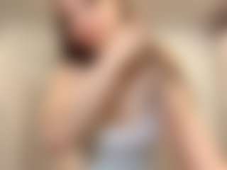 Live cam show with Kate - Shaved Pussy on CamwithHer