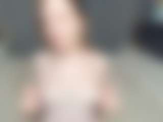 Live cam show with IsauraBrassil - College on Streamer API