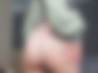Live cam show with IsauraBrassil - Smoking on Camsoda