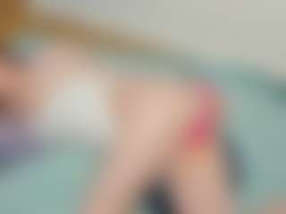 Live cam show with IsauraBrassil - Blonde Hair Petite on Camsoda