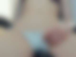 Live cam show with IsauraBrassil - Blonde Hair Petite on Uber Horny