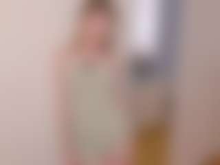 Live cam show with IsauraBrassil - Blonde Hair Petite on Dare Cams